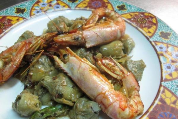 Aragón - Alcachofitas encebolladas con esparragos, jalmón ibérico y gambas - Còpia.jpg