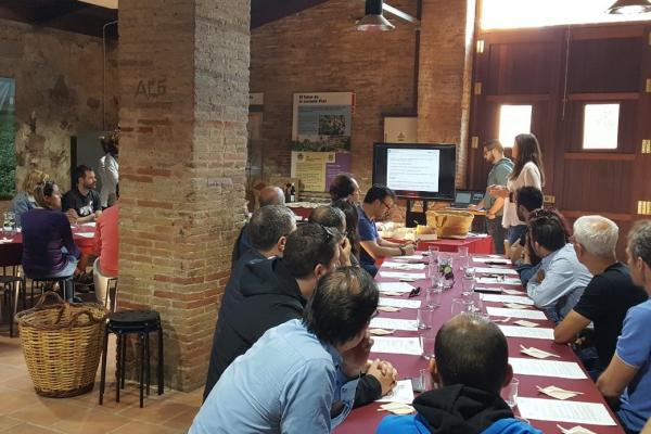 Laura fent el speech trobada.jpg