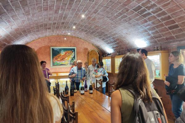 Els Punts d'Informació del Baix Llobregat visiten el Celler i Museu del Vi i del Cava Ramon Canals i el Balcó de Montserrat de Castellví de Rosanes