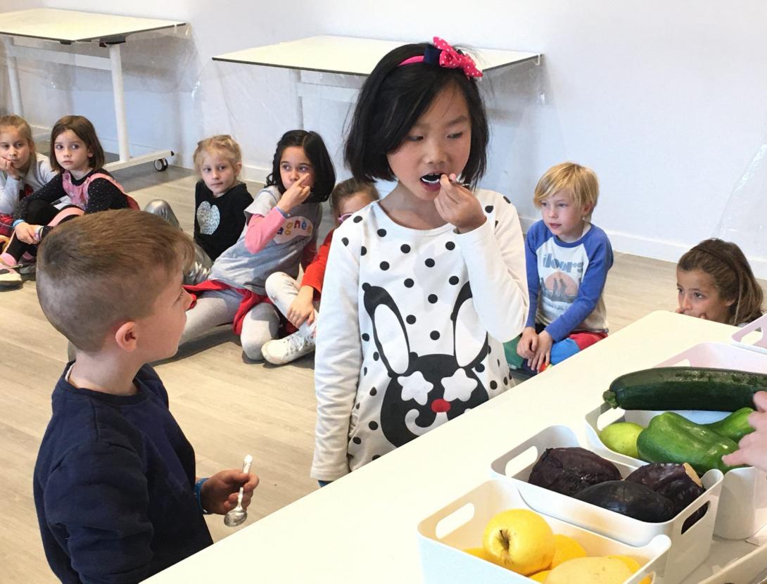 Mira, toca, olora, tasta i escolta el que menges