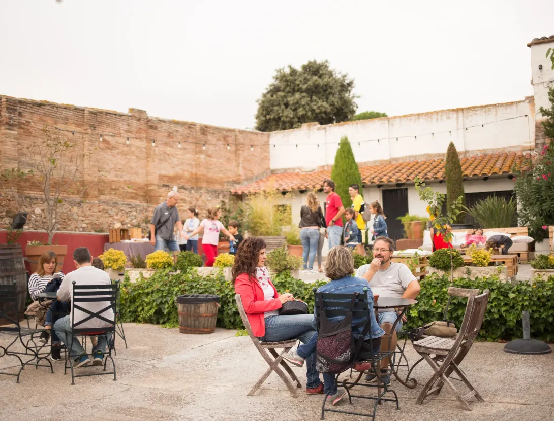 Verema al celler: Esmorzar, visita i trepitjada de raïms