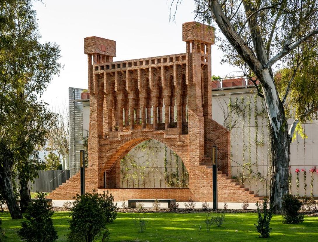 Ioga a la Cascada Gaudí