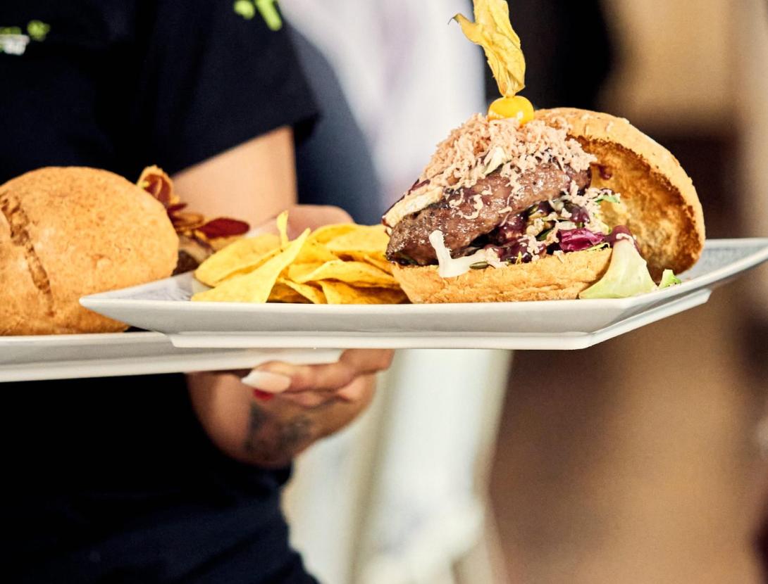 Tasta'mm Gourmet Burger&amp;Gin